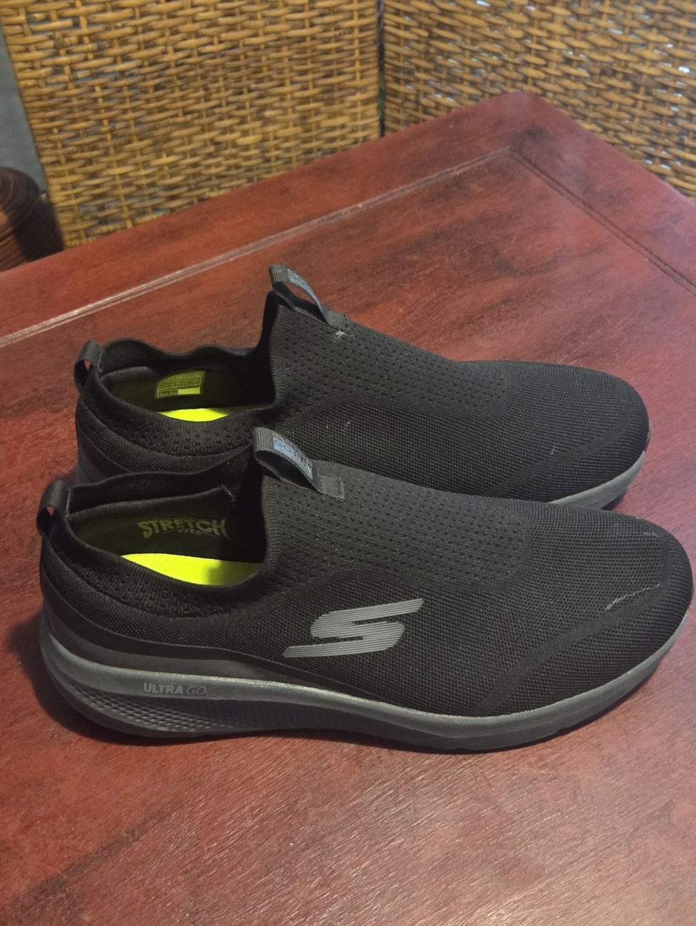 Skechers Men’s GO RUN Elevate 2.0 - Upraise 2.0 Laceless Slip-On Sneakers US 14